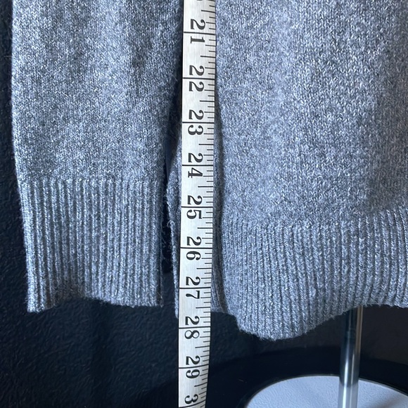 Grey sweater - Picture 5 of 8